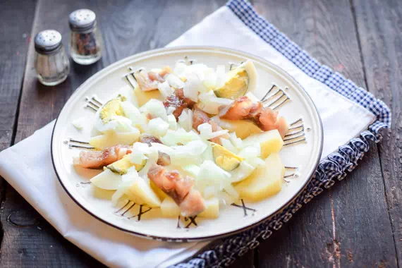 салат с селедкой и картошкой рецепт фото 5